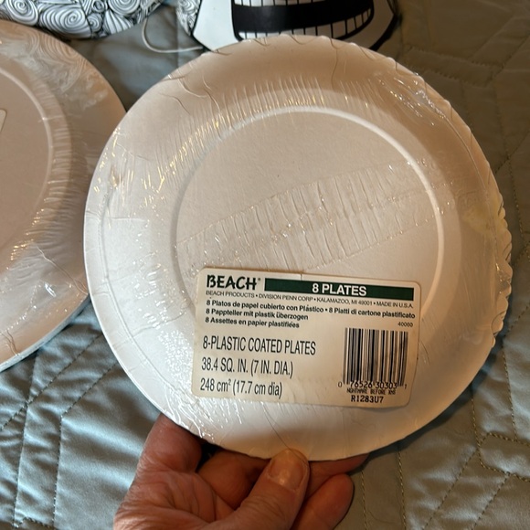 NWT, Nightmare before Xmas, RARE 16 Party plates and 4 hats. Halloween time 🎃🎃 - Picture 3 of 7